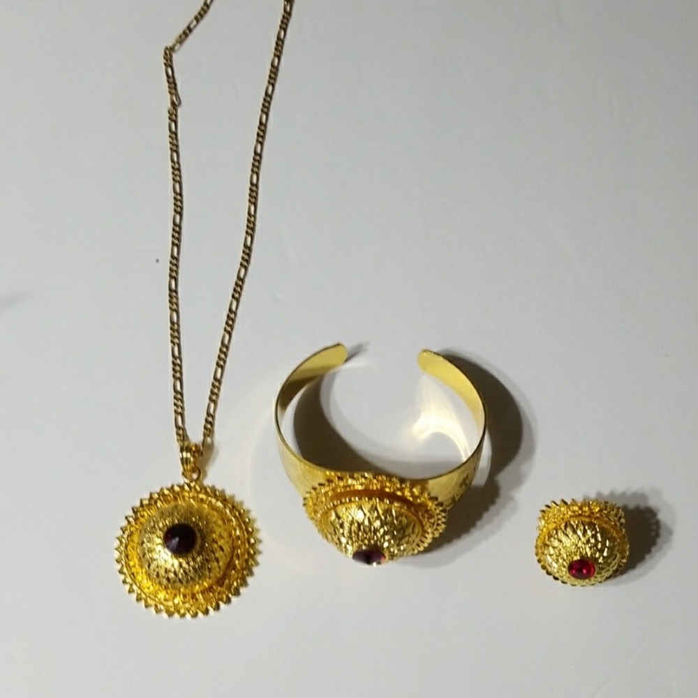 Jewellery Set of Necklace, bangle & ring - Picture 3 of 3